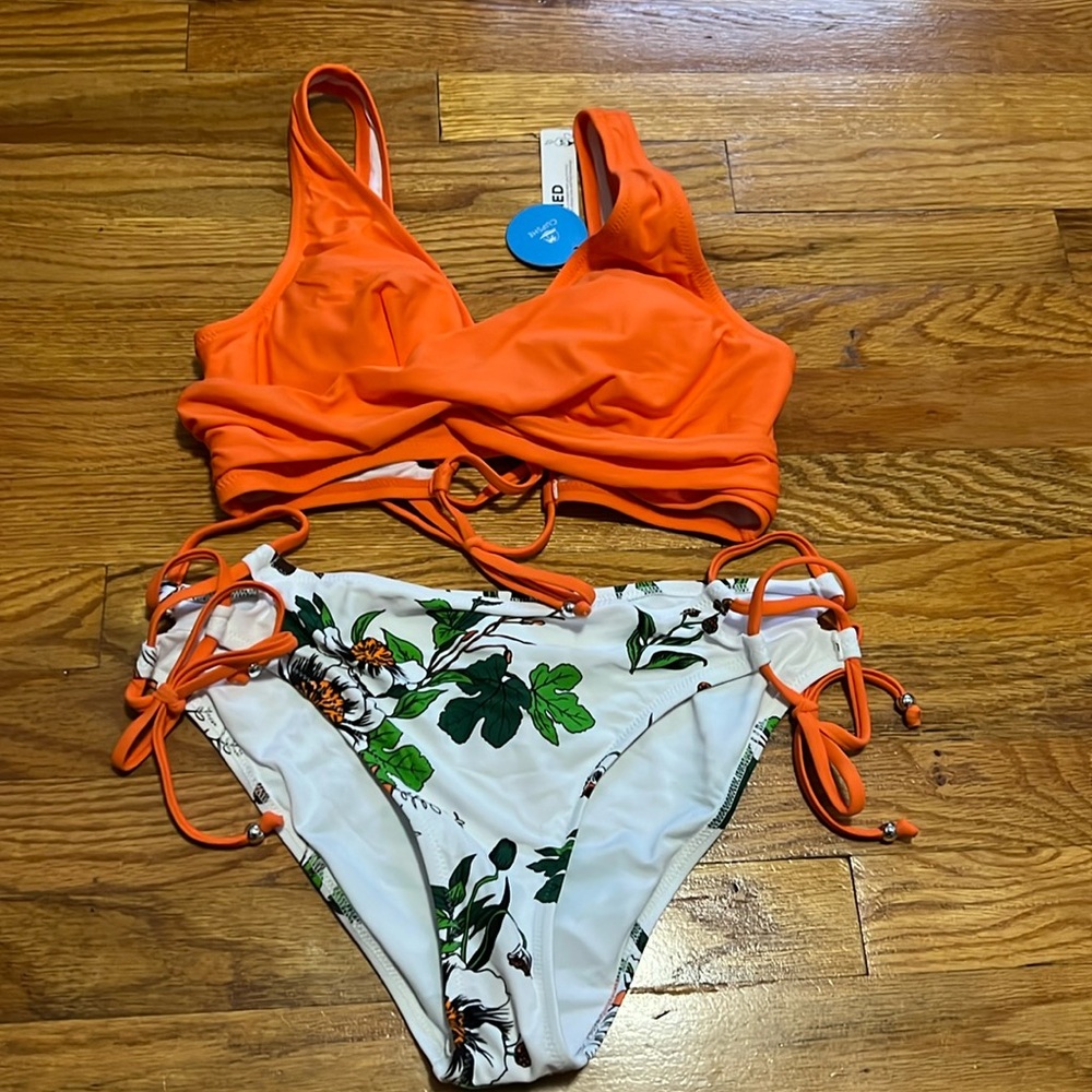 Brand new with tag womens cupshe size M orange and floral bikini set